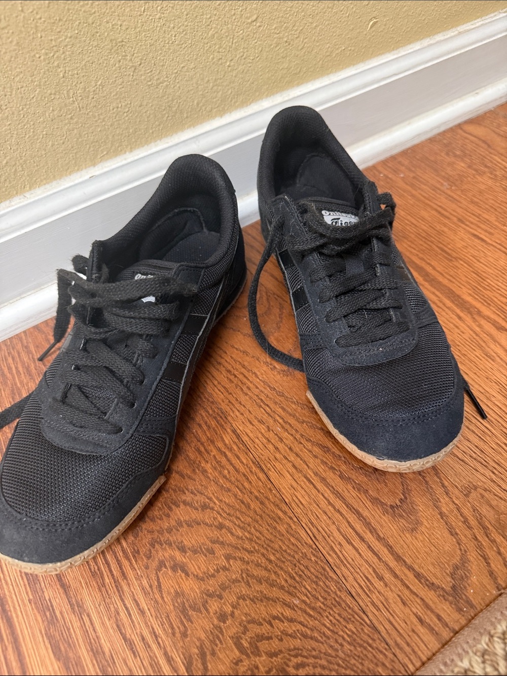 Onitsuka Tiger by Asics Women’s Black Sneakers with Gum Sole - Picture 4 of 6